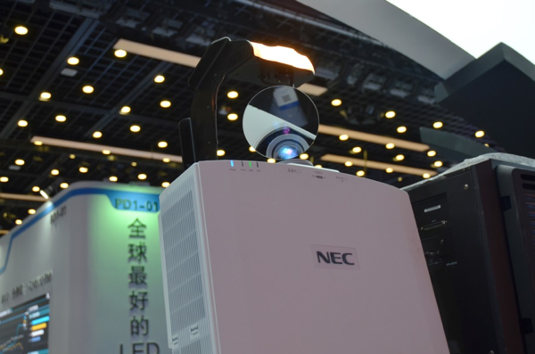 鸿合商用BG亮相Infocomm China 成全场亮点