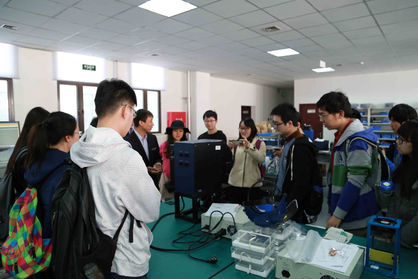天津大学师生来卓立汉光参观指导 天津大学师生来卓立汉光参观指导