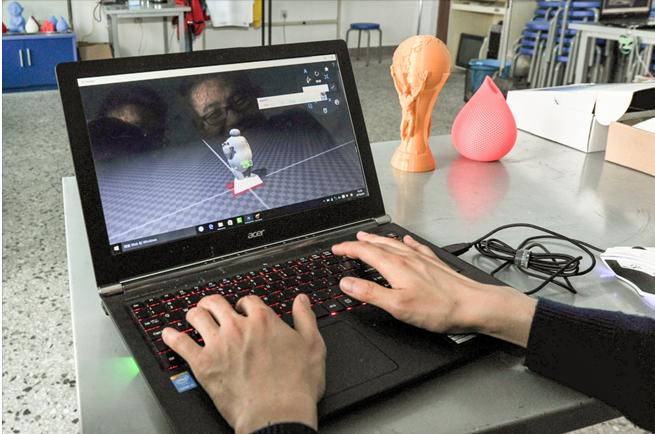 “学霸”闯市场:打造高性价比3D打印机