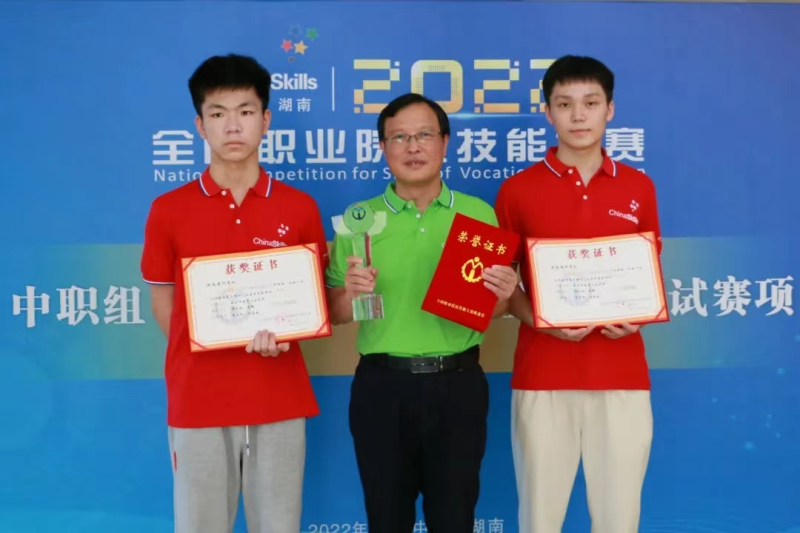 长沙教育 非凡十年·小车间里的大工匠
