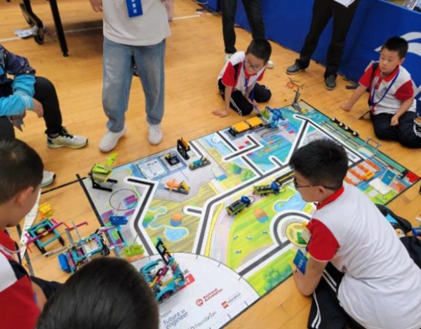 四川巴中市成功举办中小学生机器人竞赛