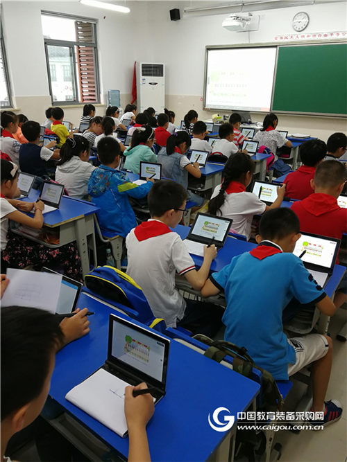 人工智能深入课堂 推动教学方式变革