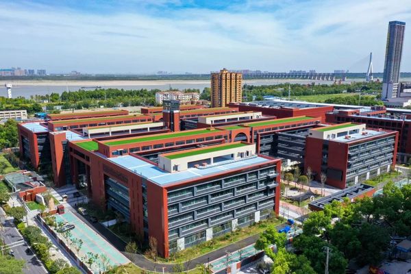高擎教育之光，成就每個孩子！保倫電子itc助力新武鋼三中智慧校園建設！