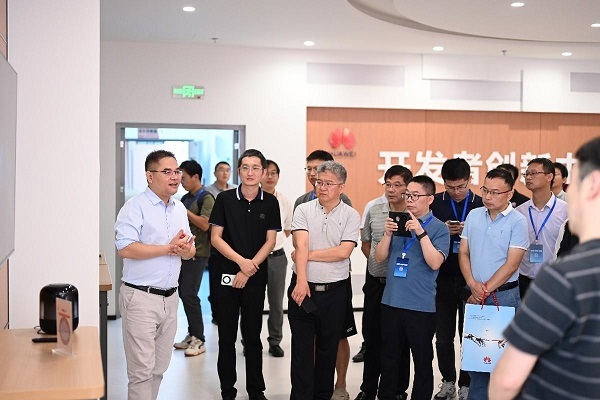 教育智能化引領未來教育變革研討會在寧夏大學成功召開