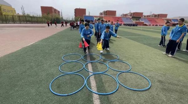 內蒙古鄂爾多斯市鄂托克學子的課間十分鐘，快樂值“拉滿”