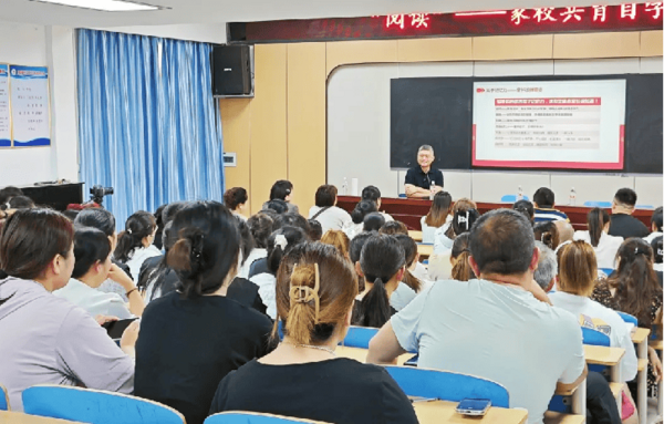 光明日報出版社簽約作家竇羿老師，受邀出席棗莊市薛城區第八屆書香文化節