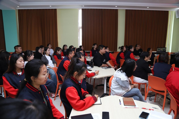 金秋九月開學季，開啟智慧新課堂——安道教育在海倫市中澤學校開展培訓