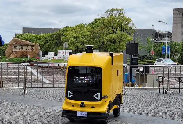 行深智能無人送餐車進入同濟大學，助力最后100米無接觸配送