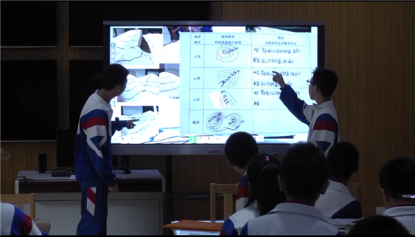 用中教啟星地理AR沙盤上課是怎樣一種體驗？