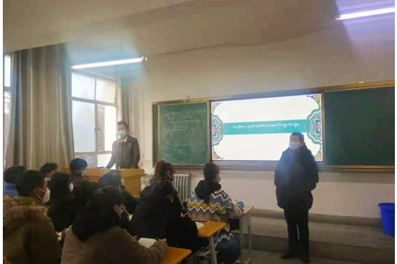 甘肃民族师范学院领导深入课堂听课并检查线下教学运行情况