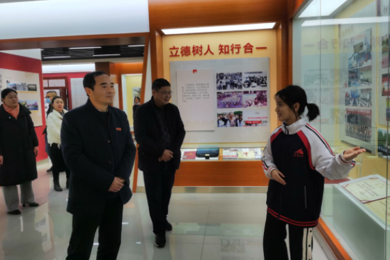 宜宾学院党委副书记鲁飞率队赴宜宾市三中检查指导实习工作