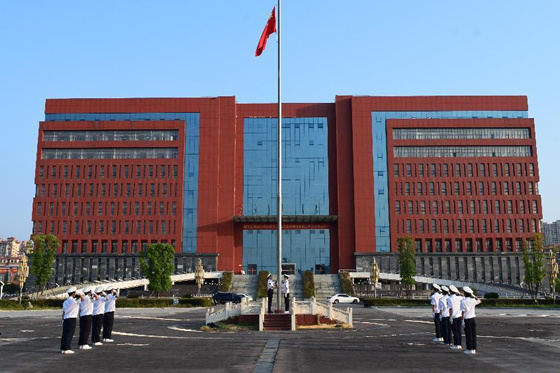江西科技師范大學舉辦“喜迎二十大永遠跟黨走奮進新征程”線上升旗儀式
