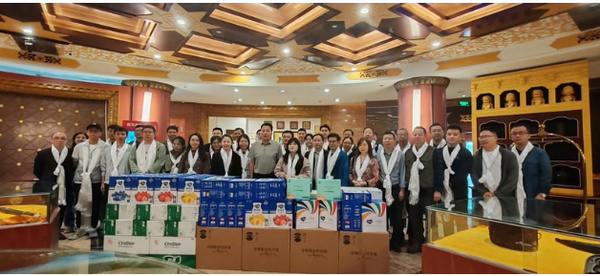 西藏民族大學扎堆副校長看望慰問暑期在藏承擔函授面授工作的教職工
