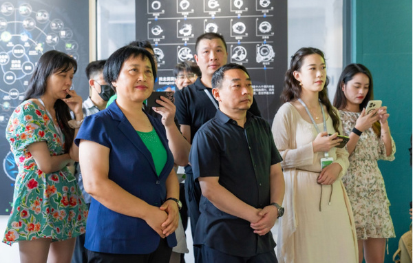 國家藝術基金“數字時代信息可視化設計創新人才培訓”項目集中授課階段結課匯報展在湖北美術學院曇華林校區成功舉辦