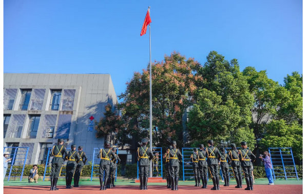 湖北美术学院隆重举行2024级新生开学典礼暨军训总结大会