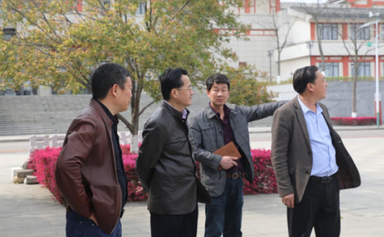 贵州民族大学党委副书记杨声国率队开展校园宣传品巡查