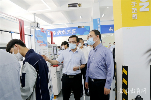 蚌埠市政府到安徽電子工程學校調研校企合作與產教融合工作
