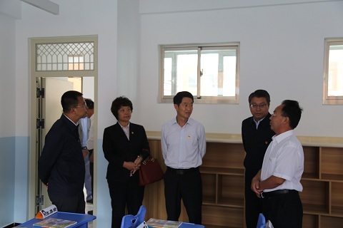 嘉峪關市市長丁巨勝調研新建學校幼兒園使用情況并出席集中啟動儀式