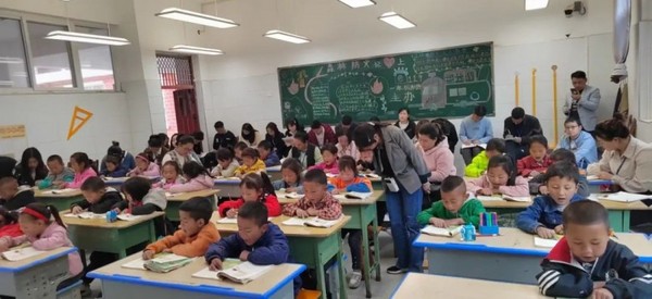 哈芙琳公益助力西部貧困地區孩子健康成長