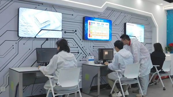 龍芯助力自主信息化教育 超百所學校標桿案例落地應用