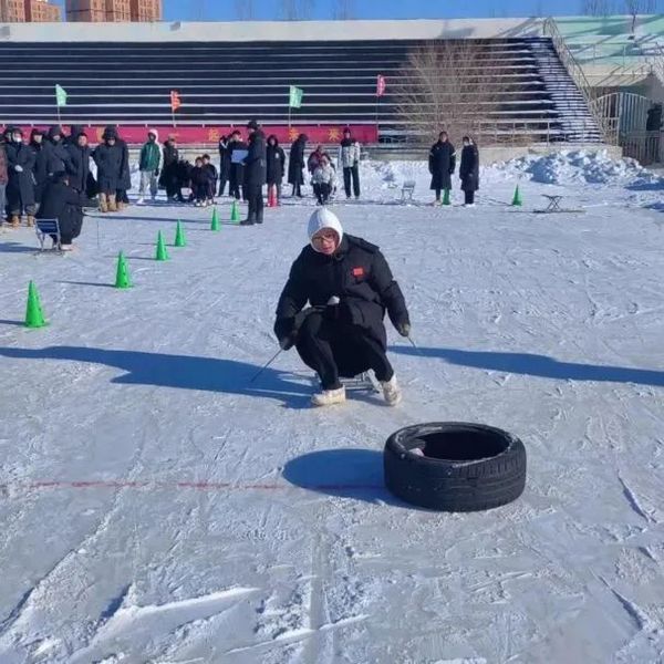 内蒙古锡林浩特：冰雪趣味运动会让学生走出教室感受冰雪文化