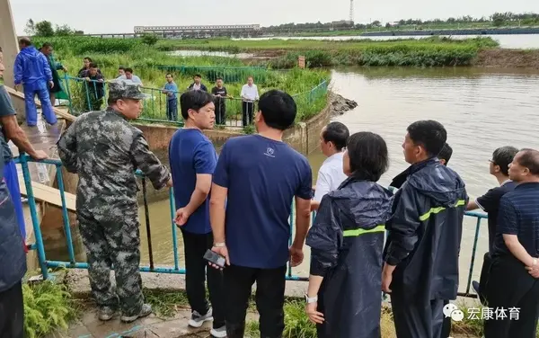 河南水灾泄洪最后一站到海兴——宏康体育捐千套救生衣显真情