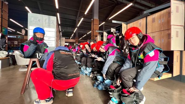 冰雪運動進校園 | 一起走進呼和浩特市中小學滑雪研學實踐活動