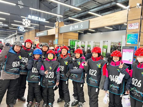 冰雪運動進校園 | 一起走進呼和浩特市中小學滑雪研學實踐活動