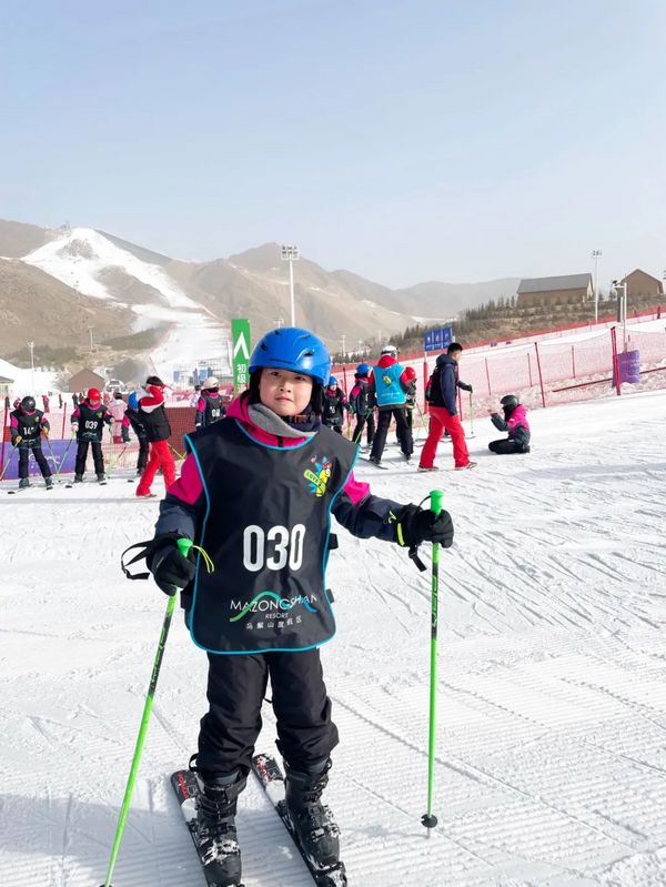 冰雪运动进校园 | 一起走进呼和浩特市中小学滑雪研学实践活动