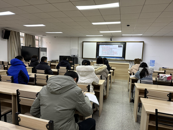 AI賦能教育 智慧照亮未來——嘉興五高開展教師線上觀看AI詢證教師教育研討會活動