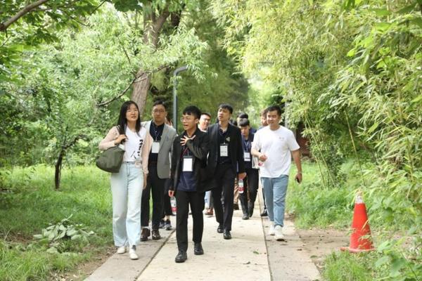 第十九屆臺灣高校杰出青年赴大陸參訪團訪問北京大學