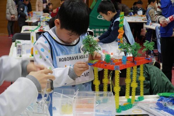 機器人編程成教育界熱門詞匯 KOOV堅持科技賦能教育